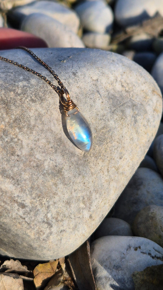 Moon Whisper Mondstein Kette