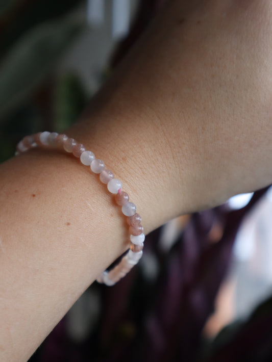 Lunar Glow Mondstein Armband