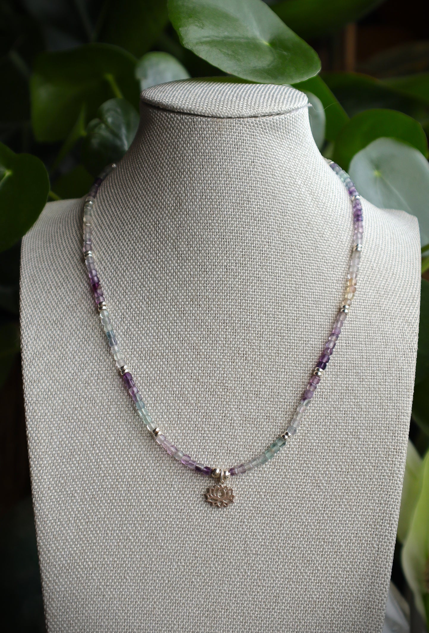 Regenbogen Fluorit Prism Dream Lotus Kette