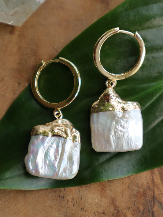 Hochwertige Klappcreolen (20 mm mit Ösen zum Einhängen, 925 Sterling Silber vergoldet) mit großen natürlichen Süßwasserperlen Anhängern