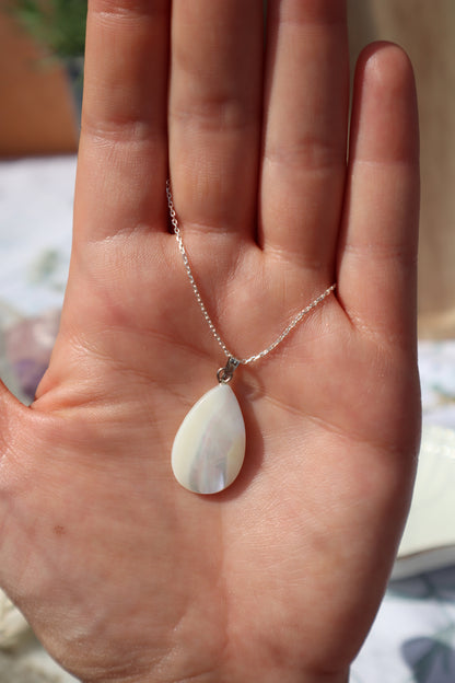 Perlmuttanhänger mit Kette